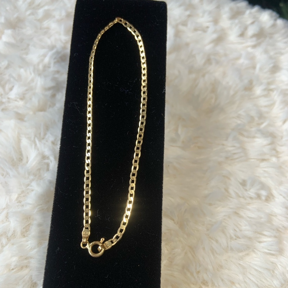 18k yellow gold cub chain bracelet 2.5 g, if you pay out of poshmark $185